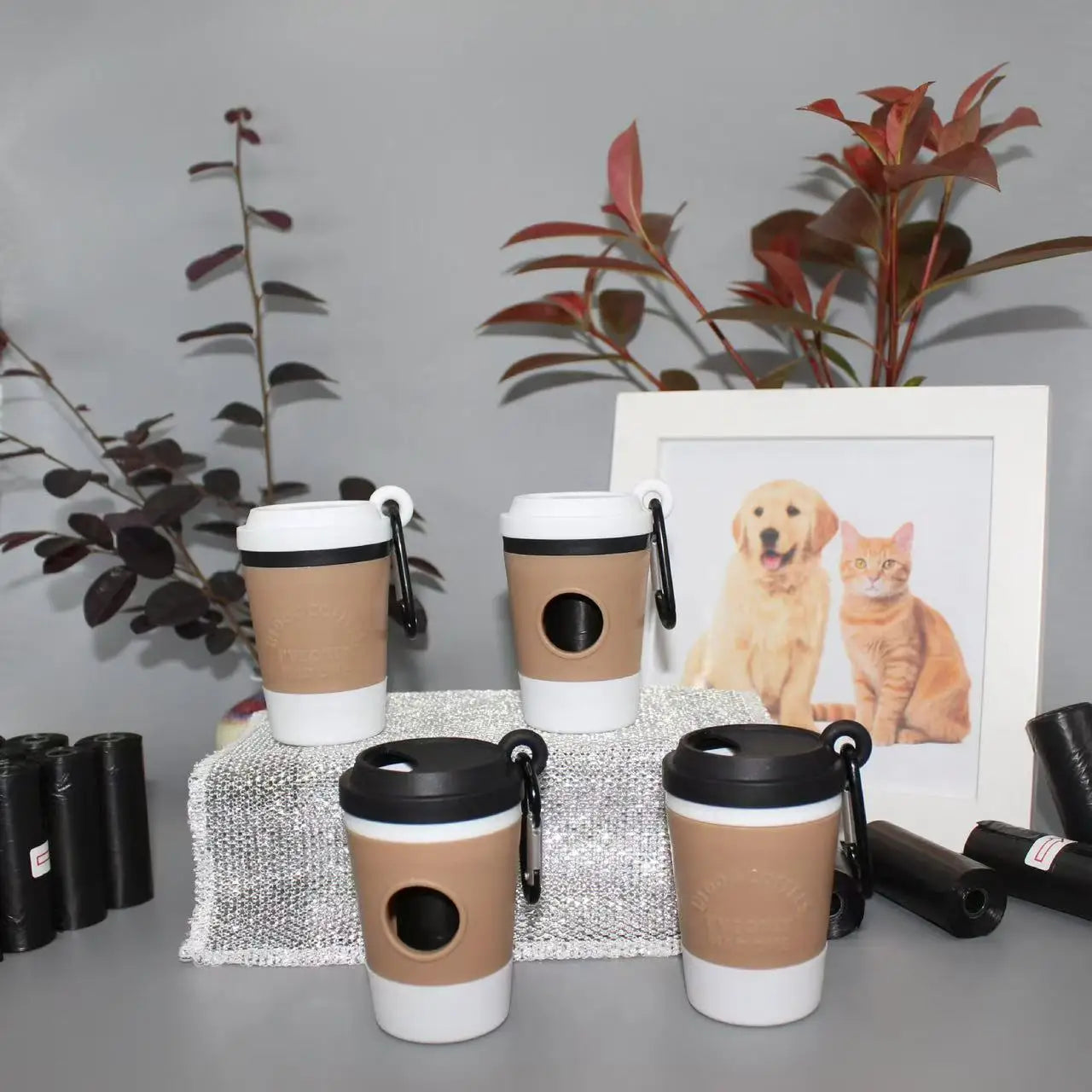 Dispensador de Bolsas para Perros con Diseño de Café